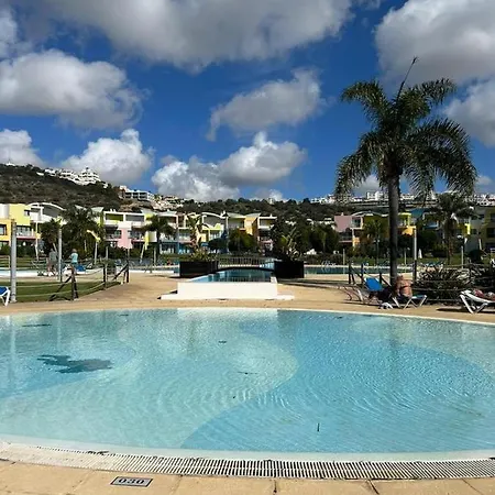 Colorful Cozy View 아파트